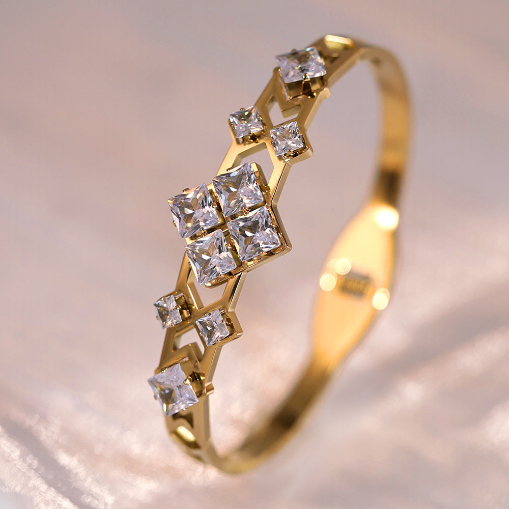 18K Gold Diamond-embedded Bracelet